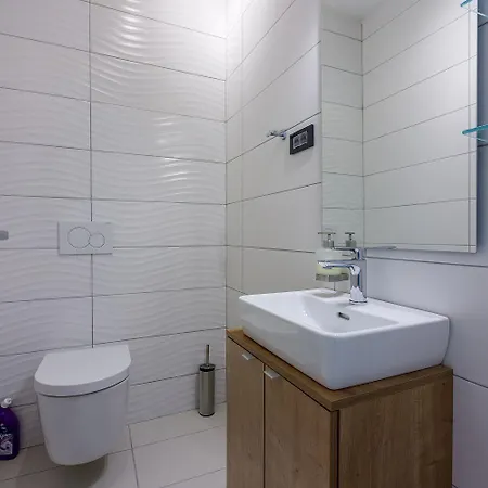 Malerisches Nur 500 Meter Zum Mit Pool, Gym, Sauna Crikvenica