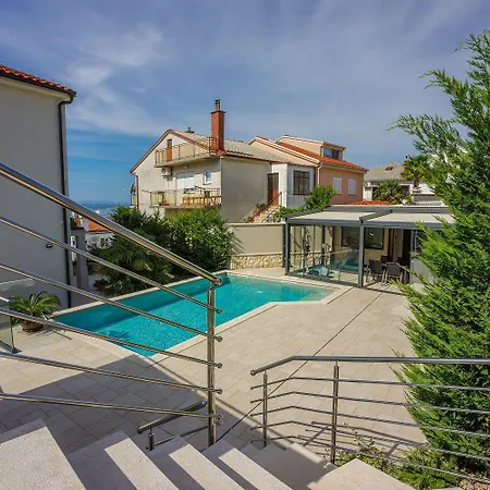 Lejlighed Malerisches Nur 500 Meter Zum Mit Pool, Gym, Sauna Crikvenica