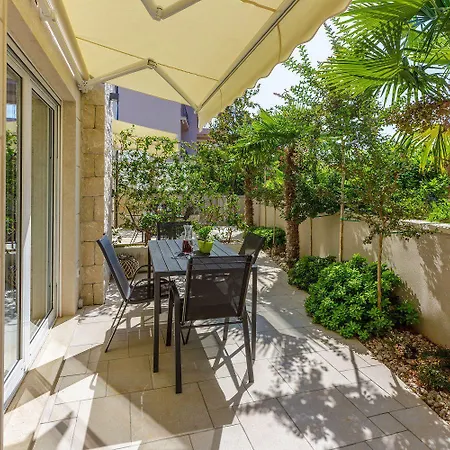 Lejlighed Malerisches Nur 500 Meter Zum Mit Pool, Gym, Sauna Crikvenica