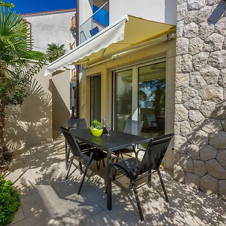 Malerisches Nur 500 Meter Zum Mit Pool, Gym, Sauna Crikvenica
