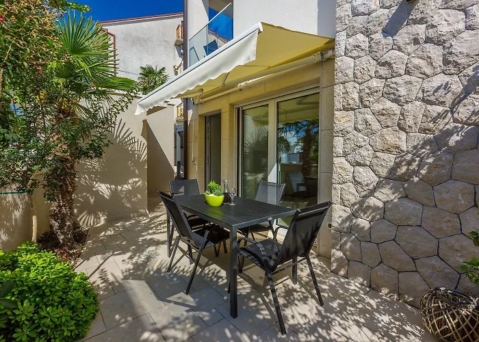 Malerisches Nur 500 Meter Zum Mit Pool, Gym, Sauna Crikvenica